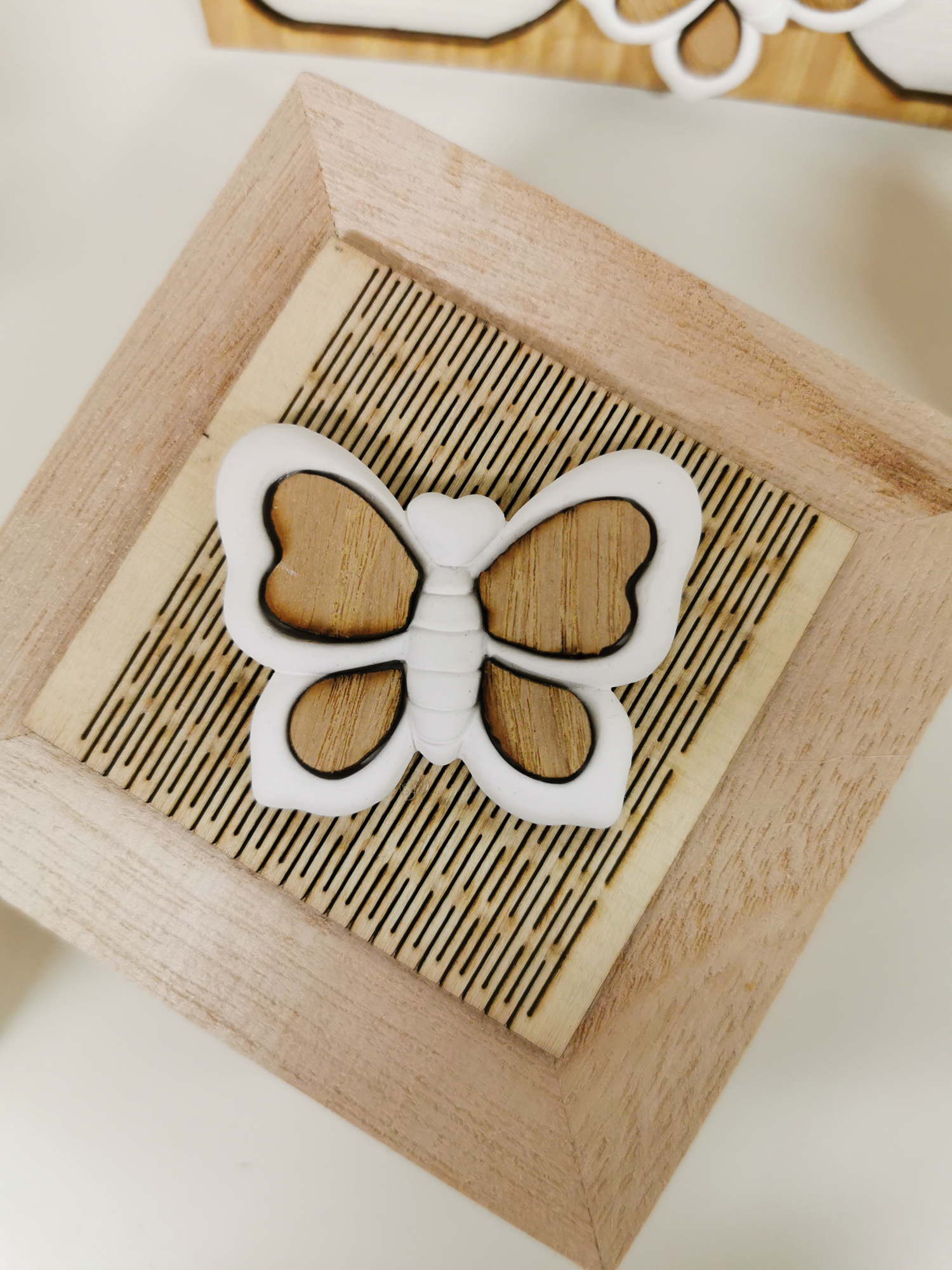 scatola legno farfalla